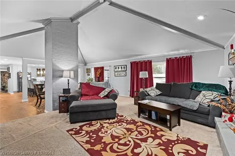 Living - 10728 Hunters Point Rd, Fort Smith, AR 72903 photo 1 of 2