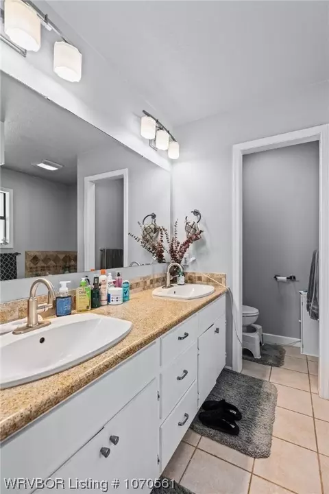 Bath - 10728 Hunters Point Rd, Fort Smith, AR 72903 photo 1 of 7