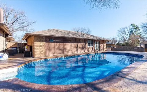 Exterior - 10728 Hunters Point Rd, Fort Smith, AR 72903 photo 10 of 11
