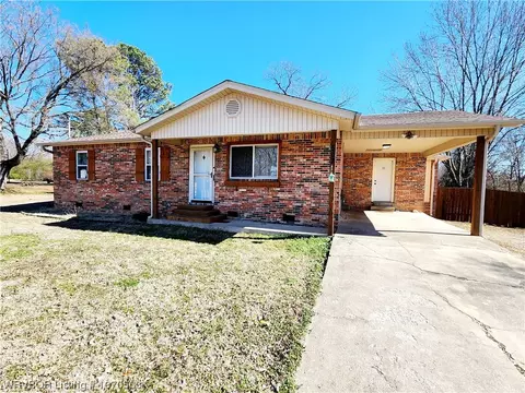 502 N Oak St, Hackett, AR 72937