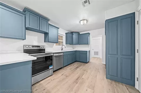 Kitchen - 2514 S 57th St, Fort Smith, AR 72903 photo 1 of 4