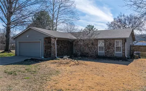 8930 Stoney Hedge Dr, Fort Smith, AR 72908