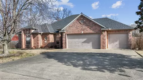 3609 Westchase St, Springdale, AR 72762