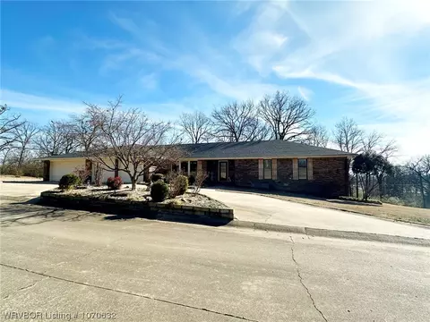 700 W Nobe Cir, Sallisaw, OK 74955