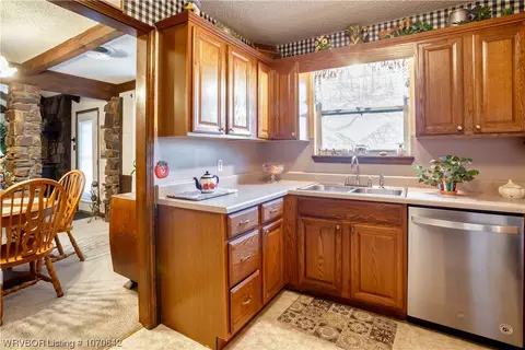 Kitchen - 12300 Tennessee Cir, Fort Smith, AR 72916 photo 4 of 4