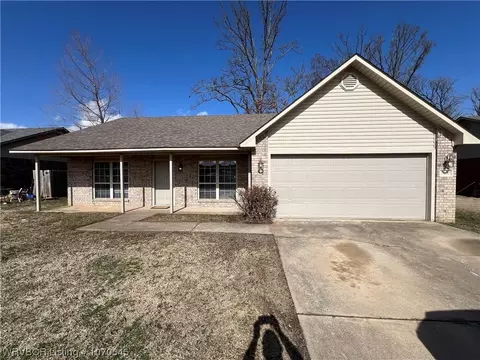 2600 Red Oak Dr, Van Buren, AR 72956
