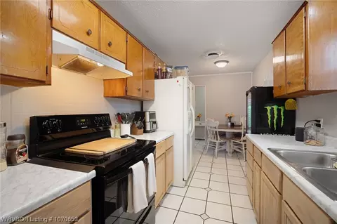 Kitchen - 3425 Eton Ave, Fort Smith, AR 72908 photo 2 of 3
