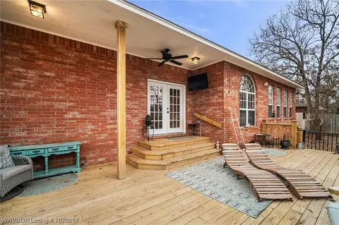 Exterior - 810 Karry Ln, Fort Smith, AR 72916 photo 2 of 13