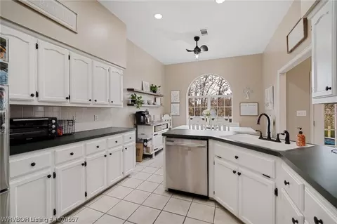 Kitchen - 810 Karry Ln, Fort Smith, AR 72916 photo 1 of 4
