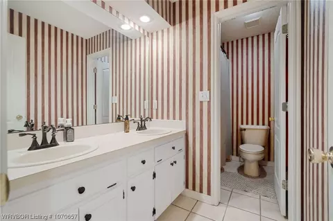 Bath - 810 Karry Ln, Fort Smith, AR 72916 photo 5 of 5