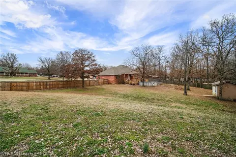Exterior - 810 Karry Ln, Fort Smith, AR 72916 photo 8 of 13