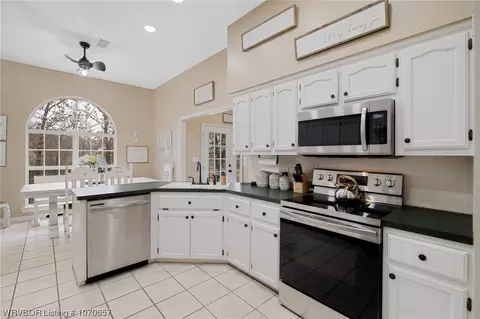 Kitchen - 810 Karry Ln, Fort Smith, AR 72916 photo 2 of 4