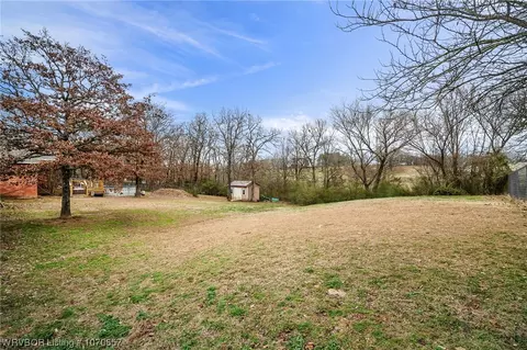 Exterior - 810 Karry Ln, Fort Smith, AR 72916 photo 10 of 13