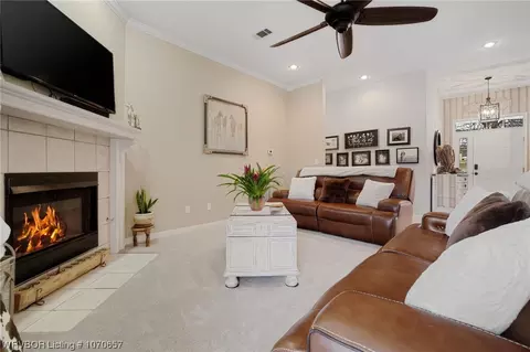 Living - 810 Karry Ln, Fort Smith, AR 72916 photo 4 of 6