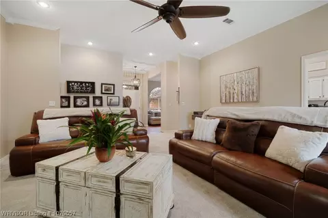 Living - 810 Karry Ln, Fort Smith, AR 72916 photo 2 of 6