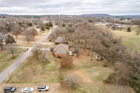 View/Area - 810 Karry Ln, Fort Smith, AR 72916 photo 3 of 4