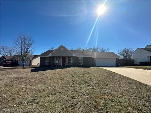 1421 Boxelder Ln, Greenwood, AR 72936