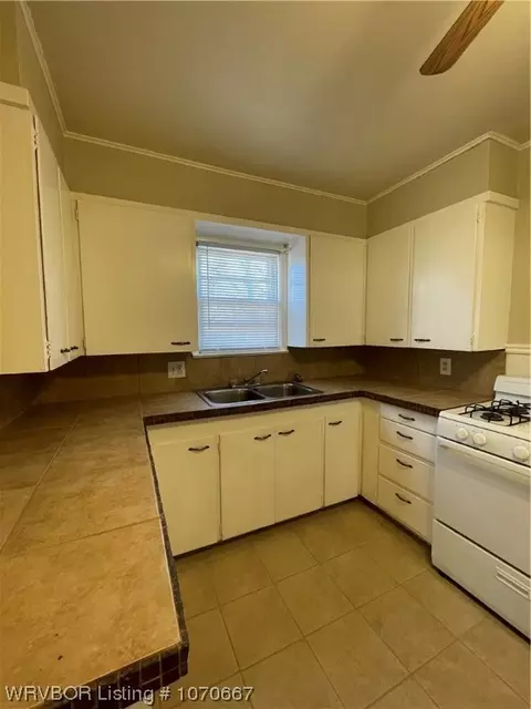 Kitchen - 710 N 45th St, Fort Smith, AR 72903 photo 1 of 4
