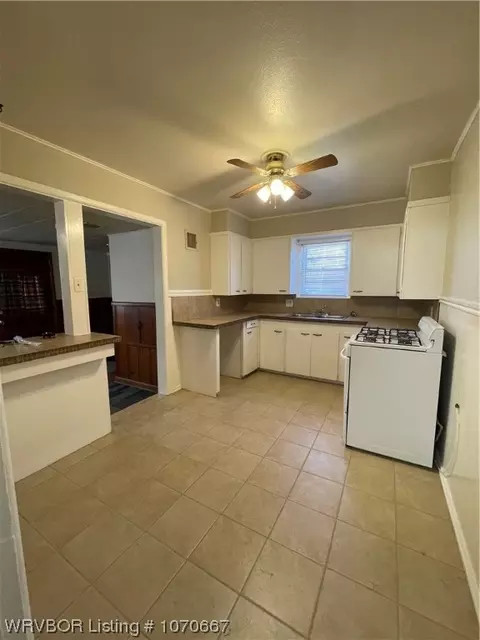 Kitchen - 710 N 45th St, Fort Smith, AR 72903 photo 2 of 4