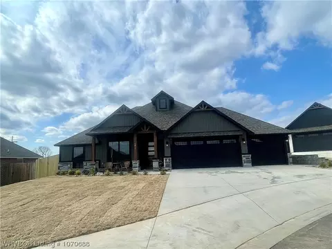 2817 Marissa Ct, Van Buren, AR 72956