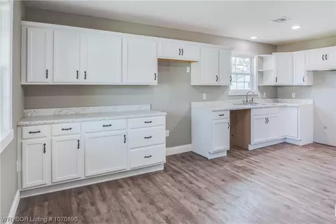 Kitchen - 2908 Virginia Ave, Fort Smith, AR 72904 photo 2 of 3