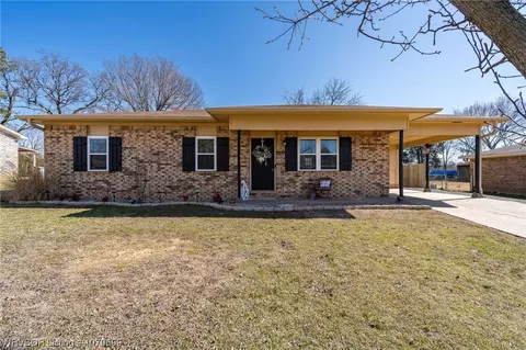 1402 Brewer Ln, Lavaca, AR 72941
