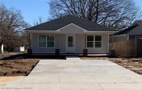 922 N 6th St, Fort Smith, AR 72901