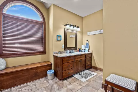 Bath - 11014 Howard Hill Rd, Fort Smith, AR 72916 photo 2 of 4