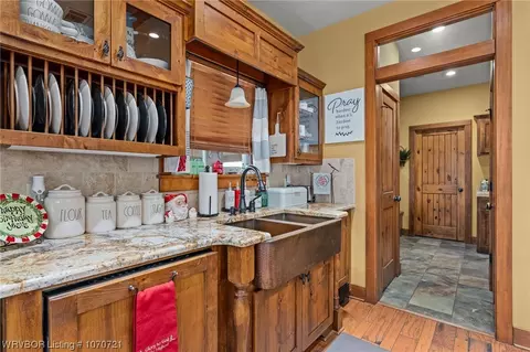 Kitchen - 11014 Howard Hill Rd, Fort Smith, AR 72916 photo 4 of 5