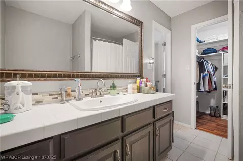1104 J Cir, Barling, AR 72923 photo 16
