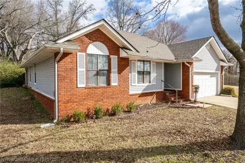 1104 J Cir, Barling, AR 72923 photo 2