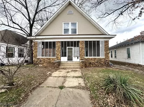 810 S 20th St, Fort Smith, AR 72901