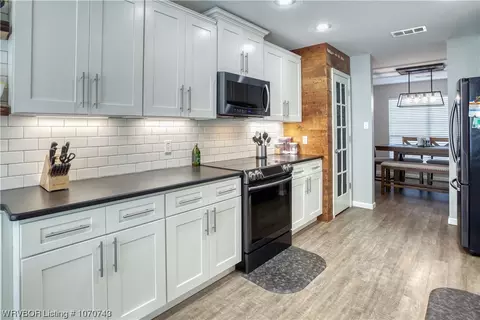 Kitchen - 6506 Huntington Ct, Fort Smith, AR 72916 photo 2 of 5