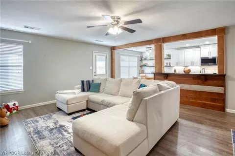 Living - 6506 Huntington Ct, Fort Smith, AR 72916 photo 2 of 3