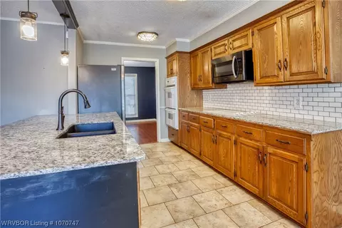 Kitchen - 3114 96th St, Fort Smith, AR 72903 photo 4 of 5