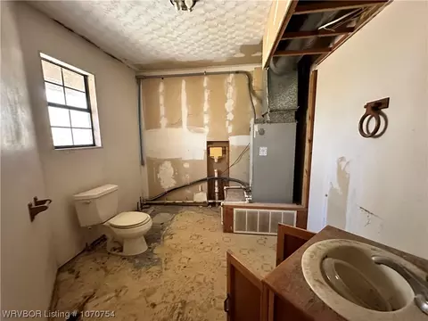 Bath - 132 Scott Dr, Alma, AR 72921 photo 1 of 1