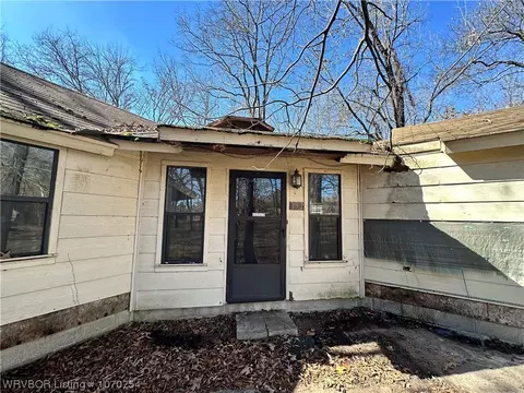 Exterior - 132 Scott Dr, Alma, AR 72921 photo 2 of 8