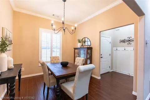 Dining - 6223 Gordon Ln, Fort Smith, AR 72903 photo 4 of 7