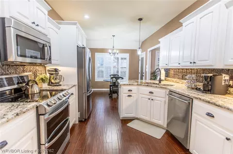 Kitchen - 6223 Gordon Ln, Fort Smith, AR 72903 photo 4 of 6