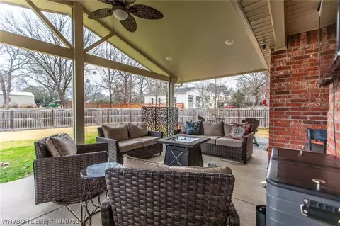 Exterior - 6223 Gordon Ln, Fort Smith, AR 72903 photo 2 of 10