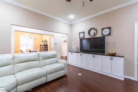 Living - 6223 Gordon Ln, Fort Smith, AR 72903 photo 5 of 7