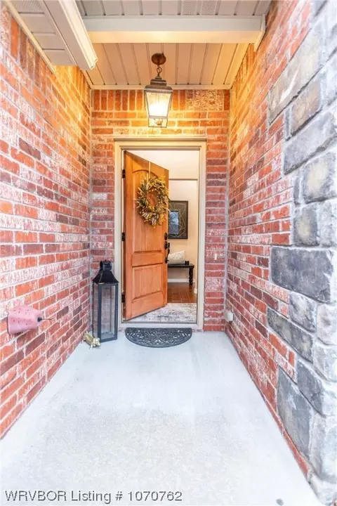 Entry Way - 6223 Gordon Ln, Fort Smith, AR 72903 photo 2 of 2