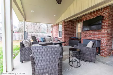 Exterior - 6223 Gordon Ln, Fort Smith, AR 72903 photo 3 of 10
