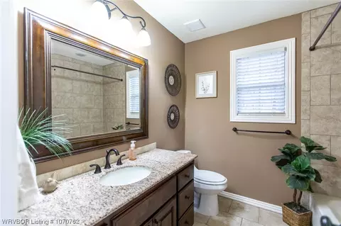 Bath - 6223 Gordon Ln, Fort Smith, AR 72903 photo 1 of 6