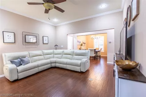 Living - 6223 Gordon Ln, Fort Smith, AR 72903 photo 4 of 7