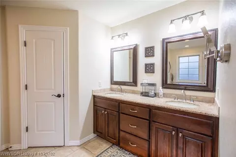 Bath - 6223 Gordon Ln, Fort Smith, AR 72903 photo 4 of 6