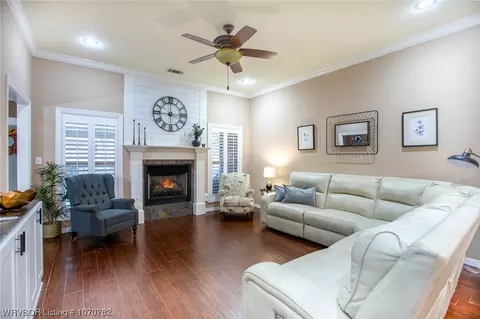 Living - 6223 Gordon Ln, Fort Smith, AR 72903 photo 3 of 7