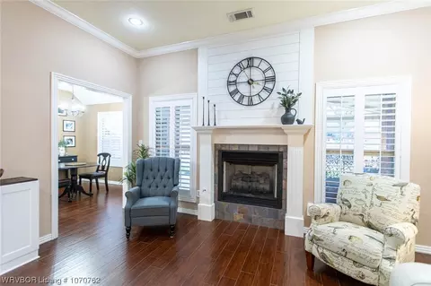 Living - 6223 Gordon Ln, Fort Smith, AR 72903 photo 6 of 7