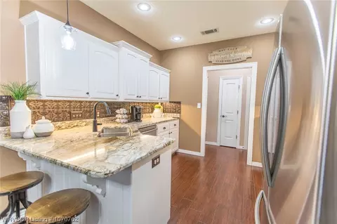 Kitchen - 6223 Gordon Ln, Fort Smith, AR 72903 photo 3 of 6