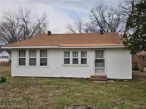Exterior - 508 E Main St, Paris, AR 72855 photo 3 of 4
